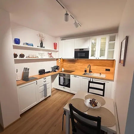 Freshly Renovated Modern Apartmán *
